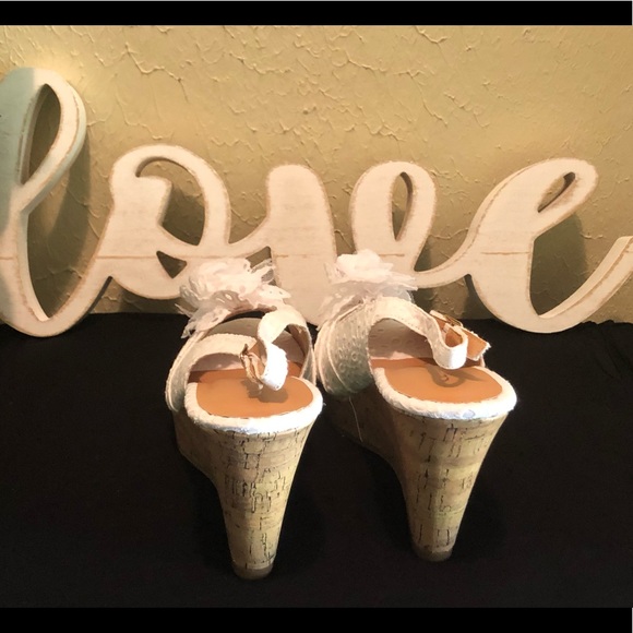 White wedge heels - Picture 6 of 7